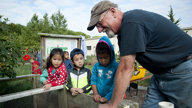 New Castle County Master Gardeners work with students at UD's Early Learning Center.